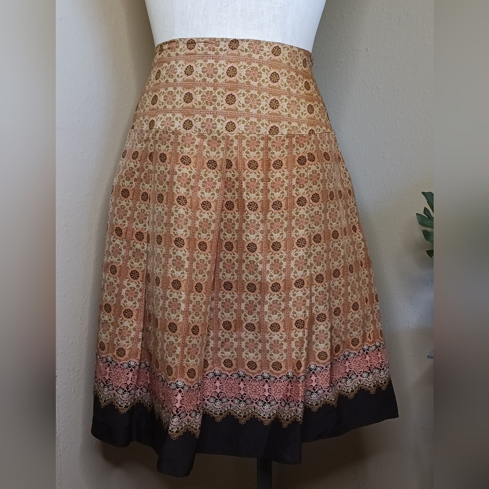 Tapemeasure pleated skirt sz 16